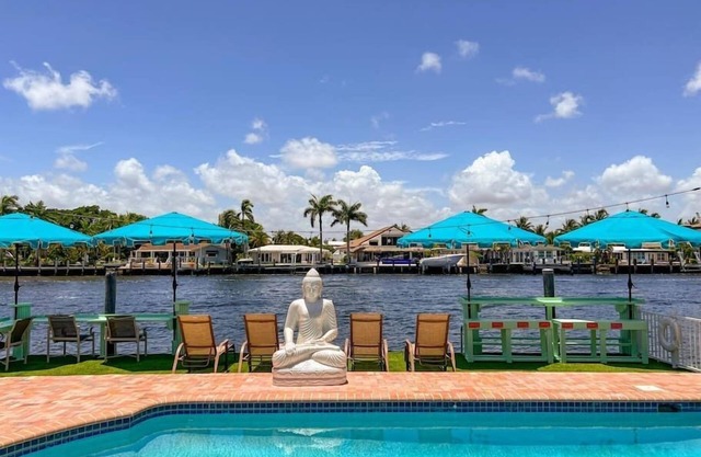 Kanda Zen Apt 5 - Luxury pool & water views