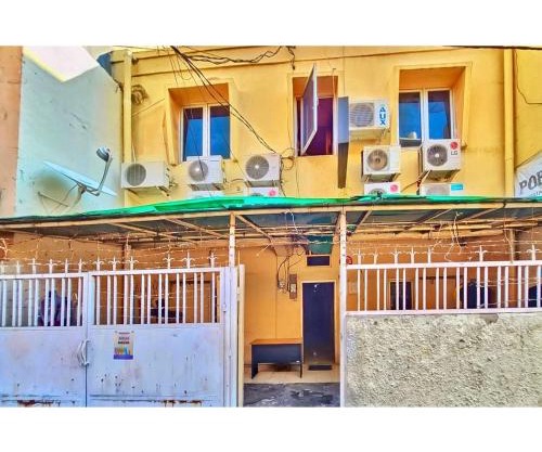 Kartini Populer Guest House Mitra Reddoorz