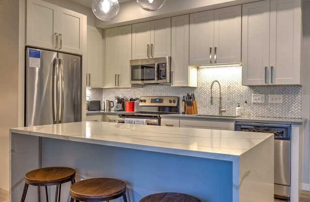 Kasa | Modern 1BD + Gym | Forest Park