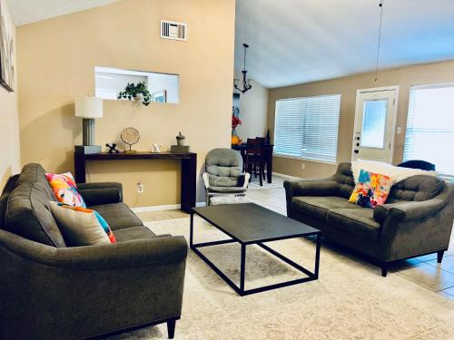 Katy Hideaway - Charming 3 BDR