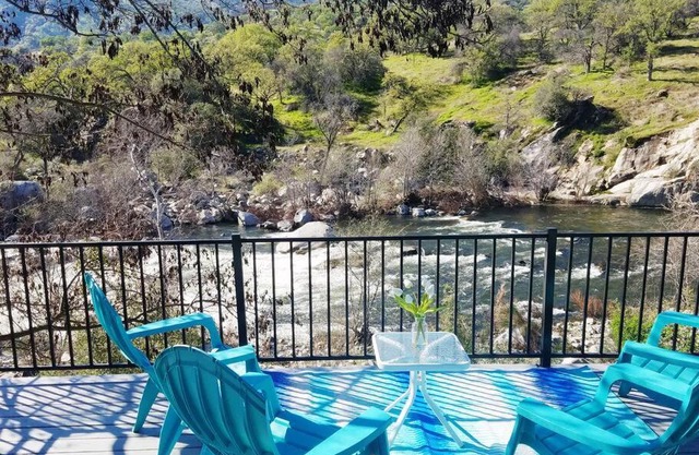 *Kaweah River House* - 1/2 Mile to Sequoia Park