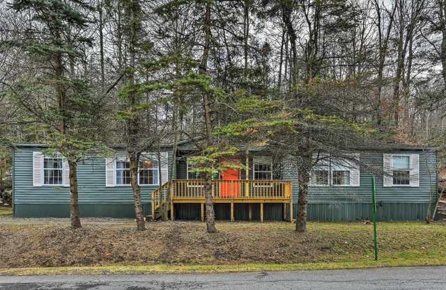 Kayaks, Electric Bicycles Greentown Hideaway!