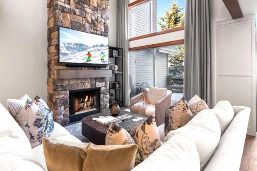 KBM Resorts Upgraded Easy walk to Main St Close to Deer Valley hot tub gas fireplace BCC-1101