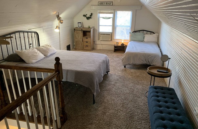 KC Bungalow, near Plaza & Westport