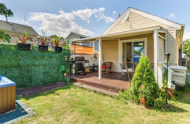 Keansburg Home w/ Private Hot Tub!
