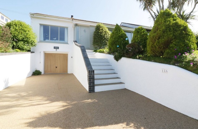 KEELYN, pet friendly, country holiday cottage in Crantock