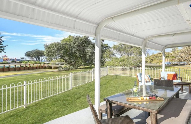 Kendalls Two - walking distance to shops and cafes