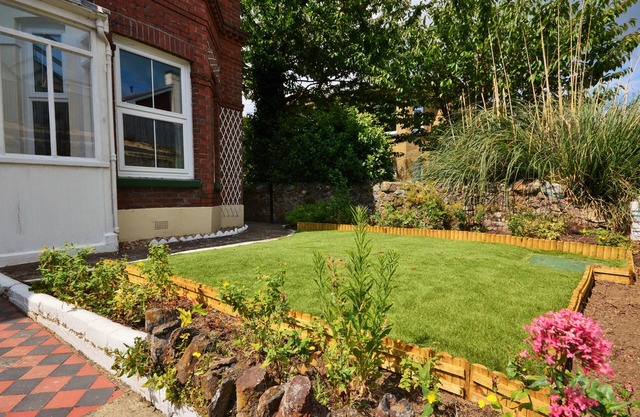 Kenmare Cottage - a house that sleeps 7 guests in 3 bedrooms