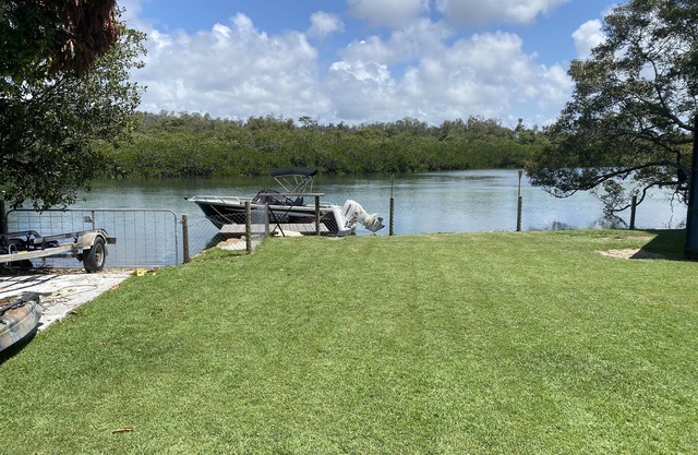 Kennedy house is new build on the tweed river. 5mins to beach. 7mins to airport