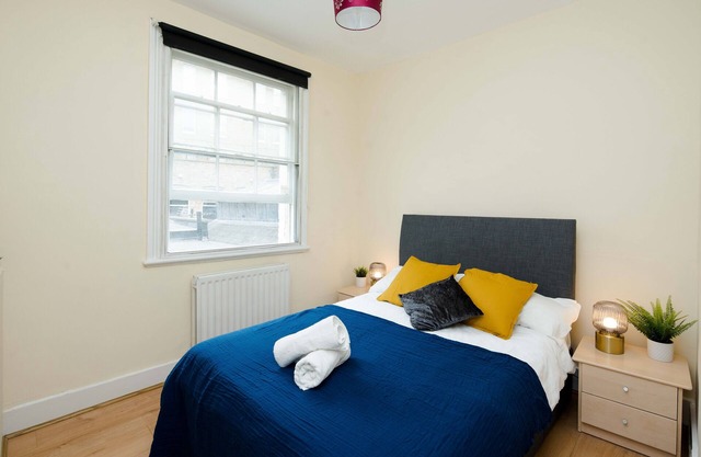 Kensington Church Street lovely apartment