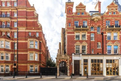 Kensington Luxury Suites