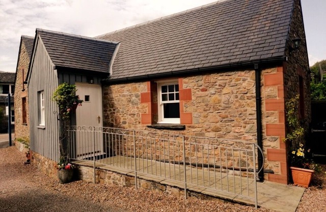Kentra Cottage, Glencoe. A Romantic Highland Retreat. 5 Star guest Rated.