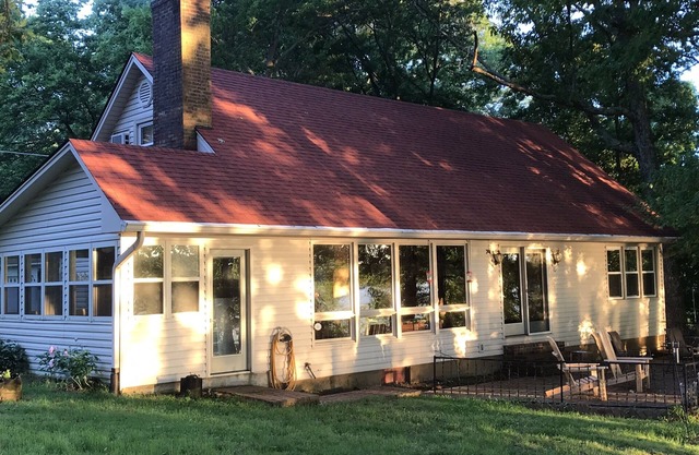 Kentucky Lake Waterfront Home, dock, 4 large BR, new kitchen in 2019