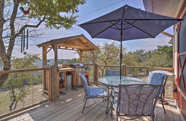 Kerrville Converted Barn Tiny Home w/Kayaks!