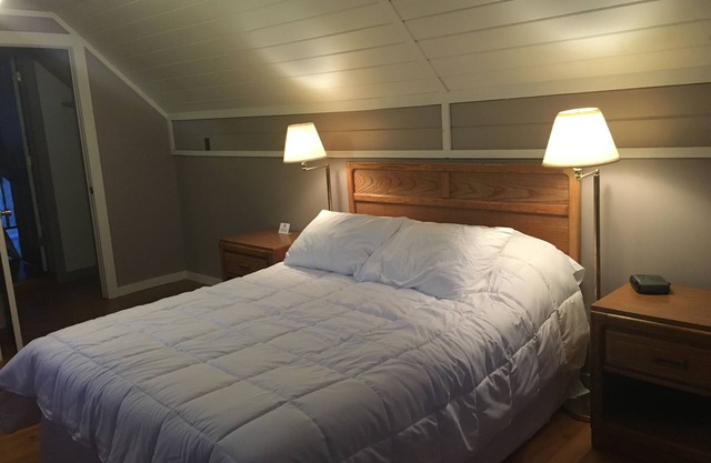 Keuka Hydaway Charming Cabin in a Quiet Setting