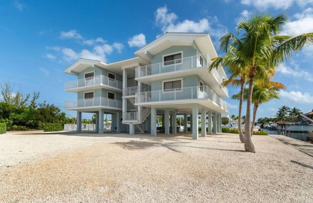 Key Largo Ocean Shore Villa 2 with pool & boat slip