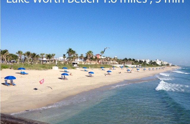 KEY LIME COTTAGE WITH SWIMMING POOL located near Beaches and downtown.
