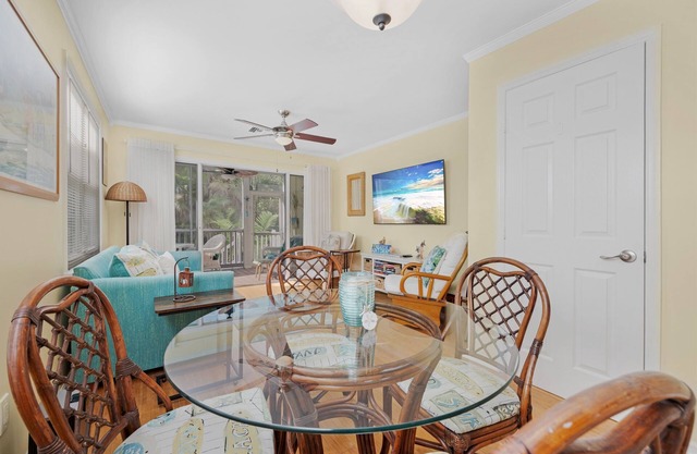 Key West Happy Hideaway! Beautifully Renovated! 2 BDR/1.5 BA, GOLF, POOL, GYM