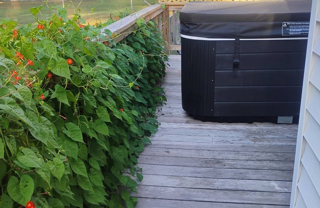 Kilmarnock Rivah Retreat~Pooltable~MovieScreen~Hot Tub~NrbyShoppingDiningGoCarts