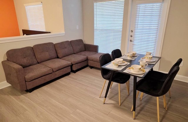 King 1 Bed 1 Bath | walk to NRG | near MD Anderson