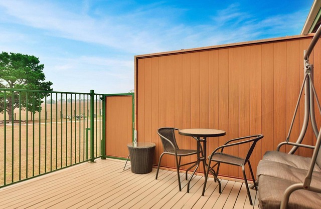 King 1 - you can honestly walk to Bimbadgen and Hope Estate concerts