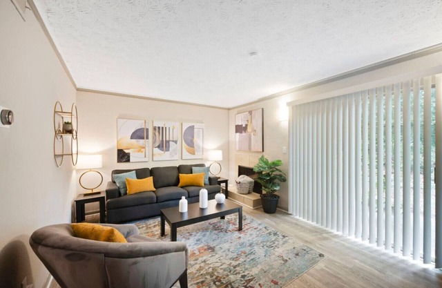 King Bed, 5 min walk Truist Park | The Battery