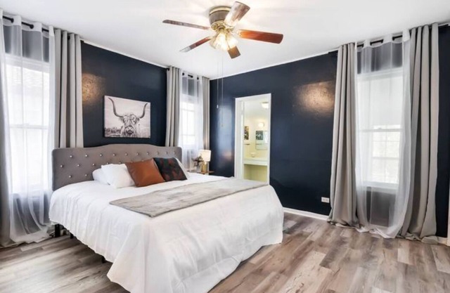 King bed-Fully-Equipped kitchen-Monthly Rentaln