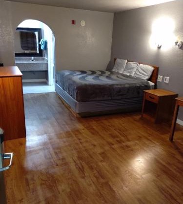 King Bed Hotel Studio 109