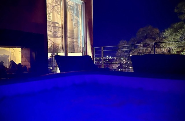 King Bed Little Tokyo Exotic Historic Spruce Park