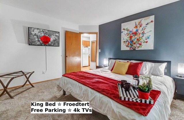 King Bed - Near Froedtert - Fast WiFi - Underground Parking