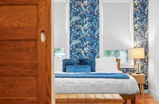 King Bed, Pet Friendly, Retro-Inspired!