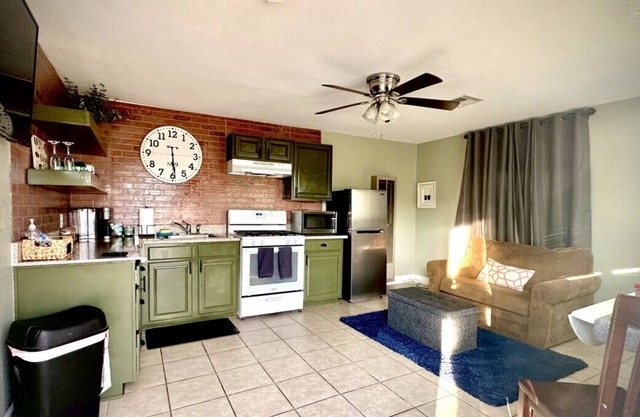 King Bed | Travel | Work | Dog Friendly