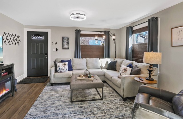 KING BEDS! Comfy/Spacious home near Audubon Park