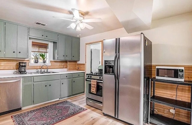 King Cottage, charming, pet-friendly, 2-bedroom/bath in Denver, Park Hill