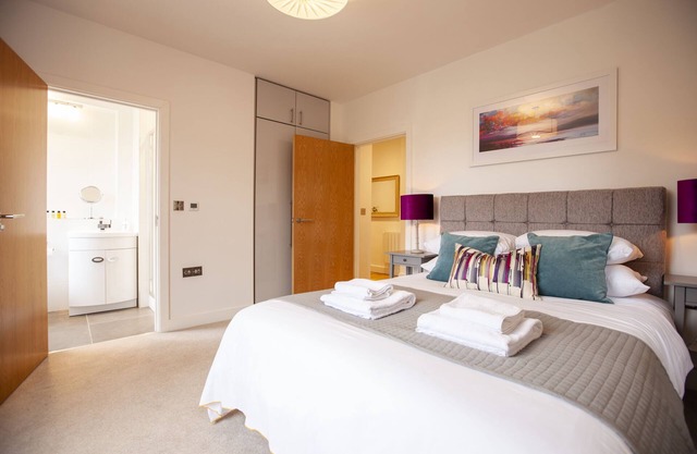 King Edward Apartments 5 - Luxury spacious modern apartment 8 mins from Castle