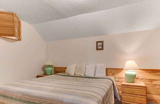 King Room with Kitchen at Dolores Mountain Inn