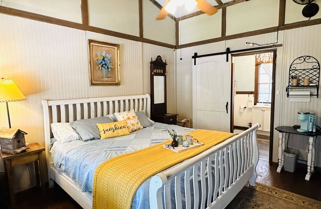 King Size Bed Suite Closest to First Monday Trade Days