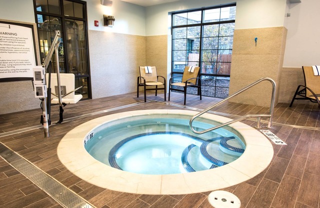 King Studio Near ALB, Downtown + UAlbany | Free Breakfast Buffet, Pool Access