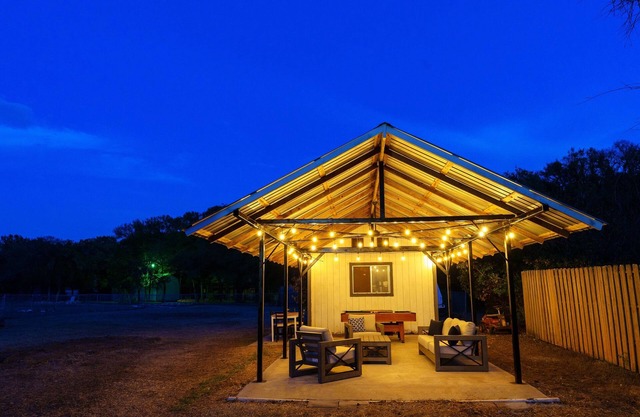 King Suite, Family Friendly & Outdoor Pool Table