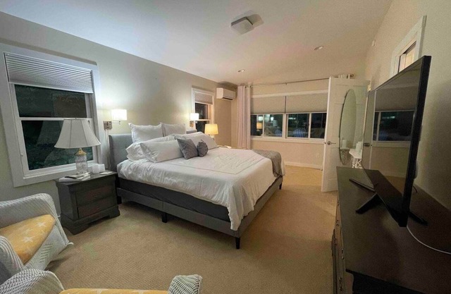 King Suite in Highlands Close to town