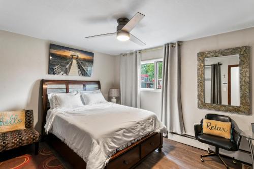 KING SUITE ON 16TH AVE