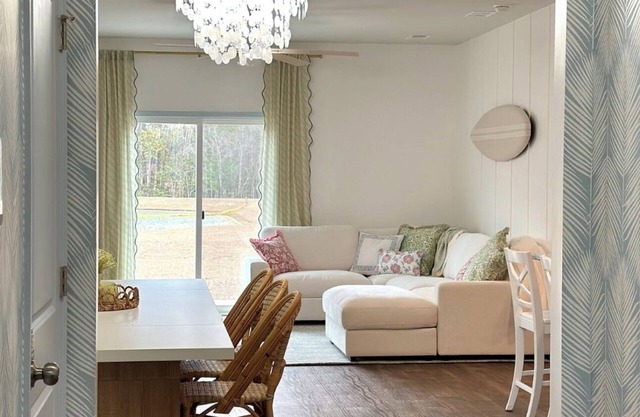 King Suite - Pools, Waterslide, Splashpad 5BR/3BA in Summerville