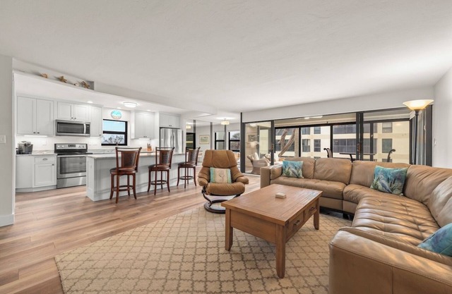 Kings Crown 212: Updated Condo Just Steps to Beach