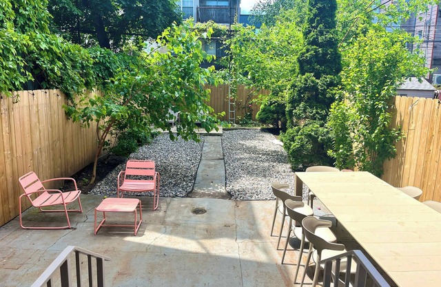 Kingsland by Rove Travel | 2BR Duplex w/Backyard