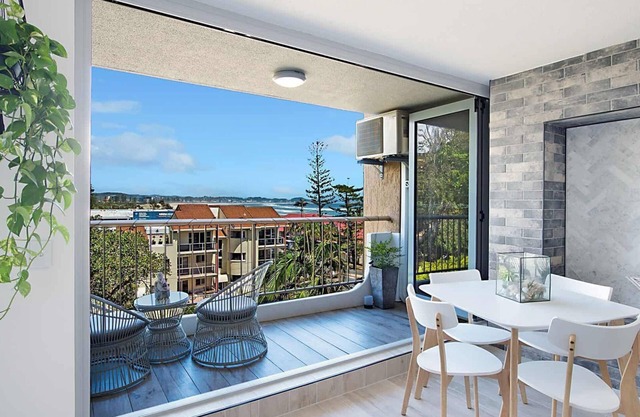 Kirra Gardens 15 on Kirra Point Beachfront - Min. 3 night stays!