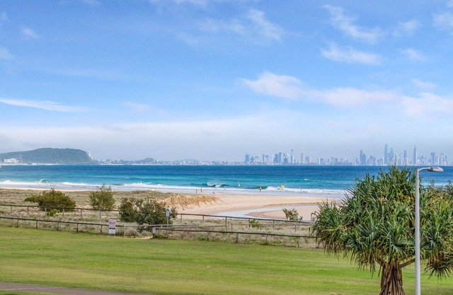 Kirra Vista 9 - Kirra Beachfront - Min. 3 night stays!