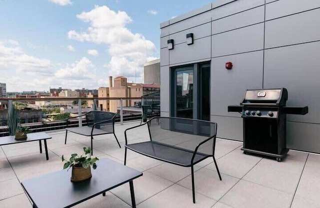 Kislak #206 1BR/1BA S