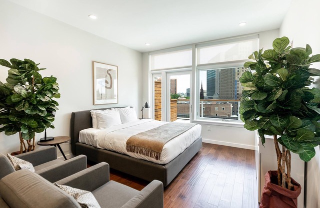 Kislak 604 1BR Penthouse with Stunning Rooftop Terrace