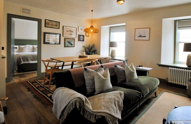 Kittiwake Cottage- stunning coastal cottage