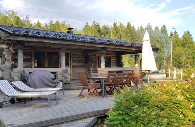 Kivikoski riverside cottage in Pyhtää for 5-8 people